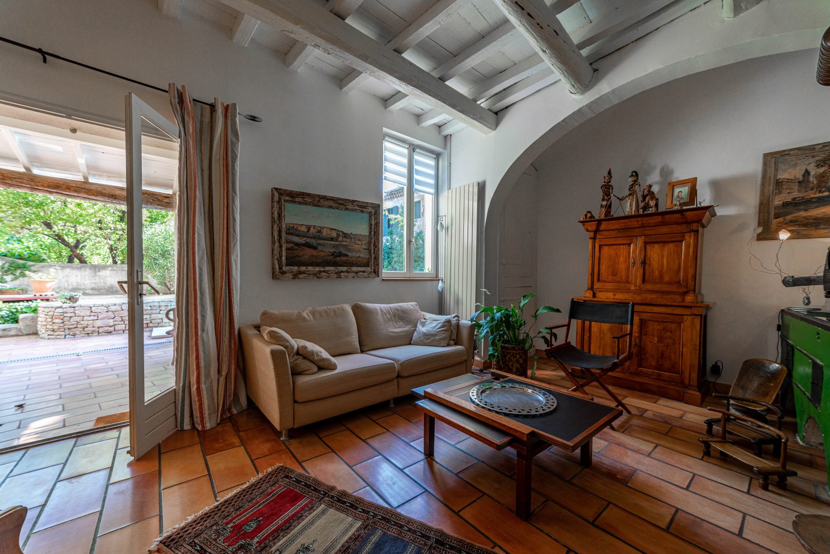 Warm 18th century farmhouse in the heart of a preserved village
