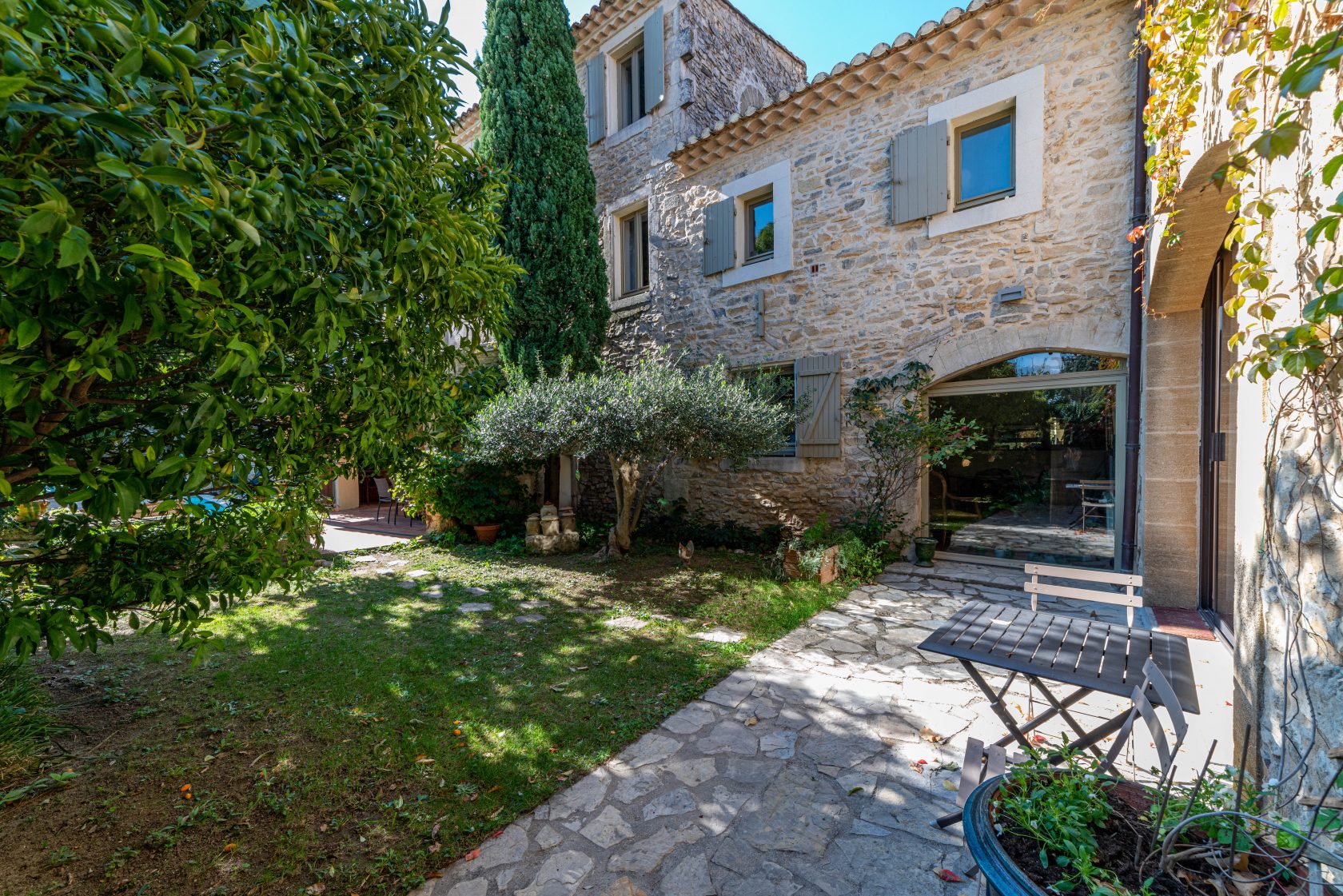 Warm 18th century farmhouse in the heart of a preserved village
