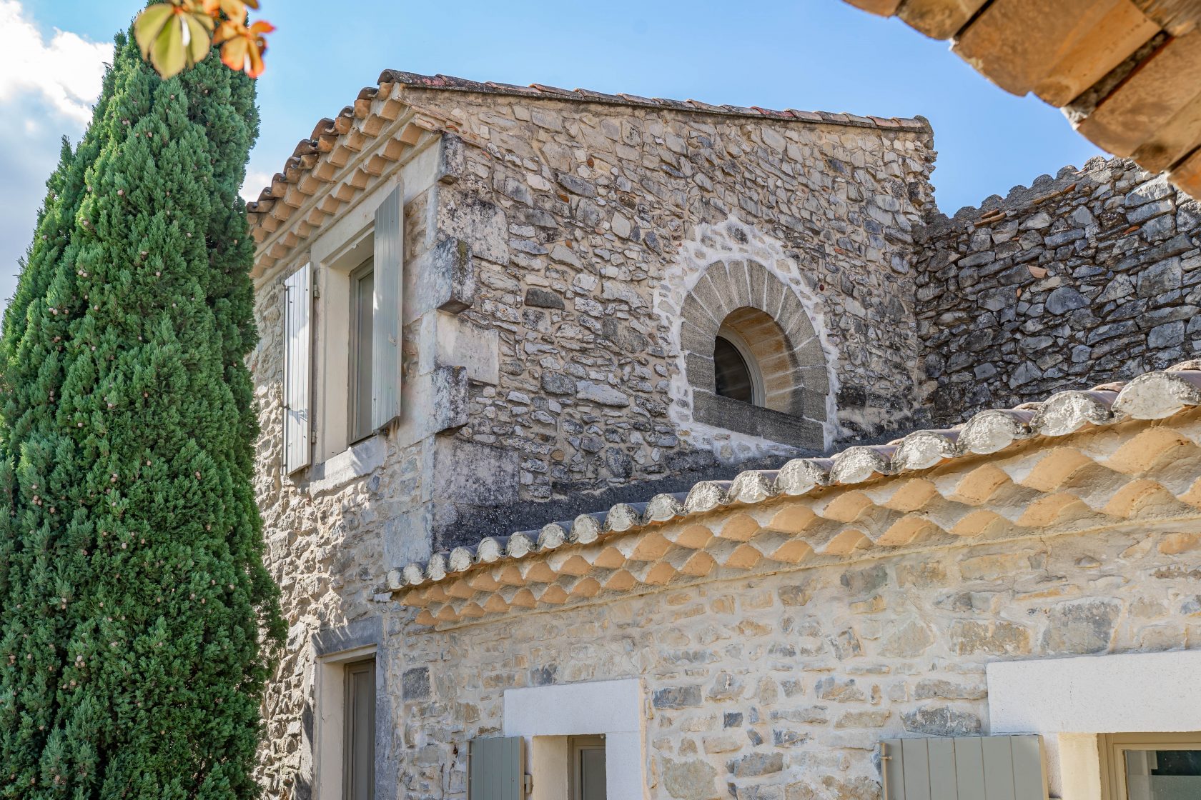 Warm 18th century farmhouse in the heart of a preserved village