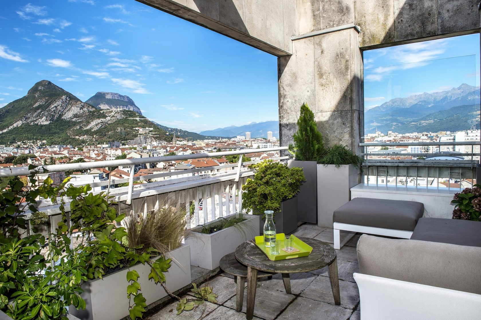 Appartement-terrasse rénové – vue panoramique