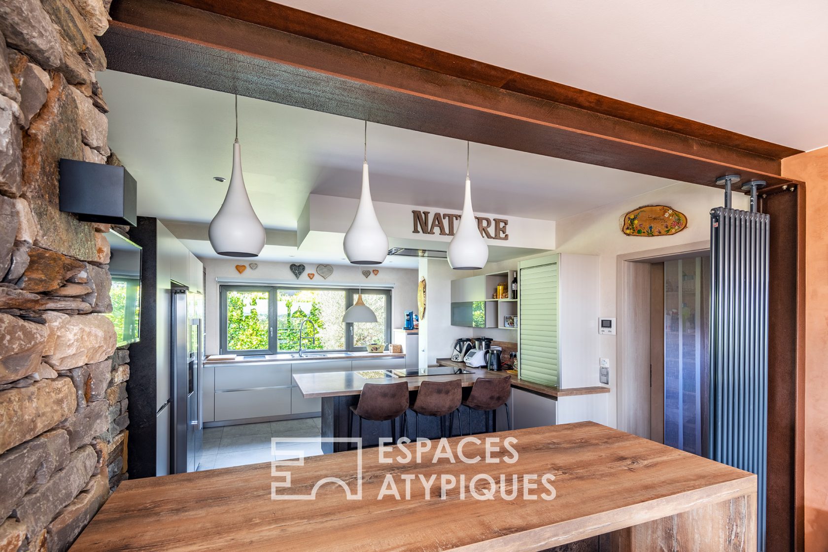 Rénovation contemporaine avec vue d’exception