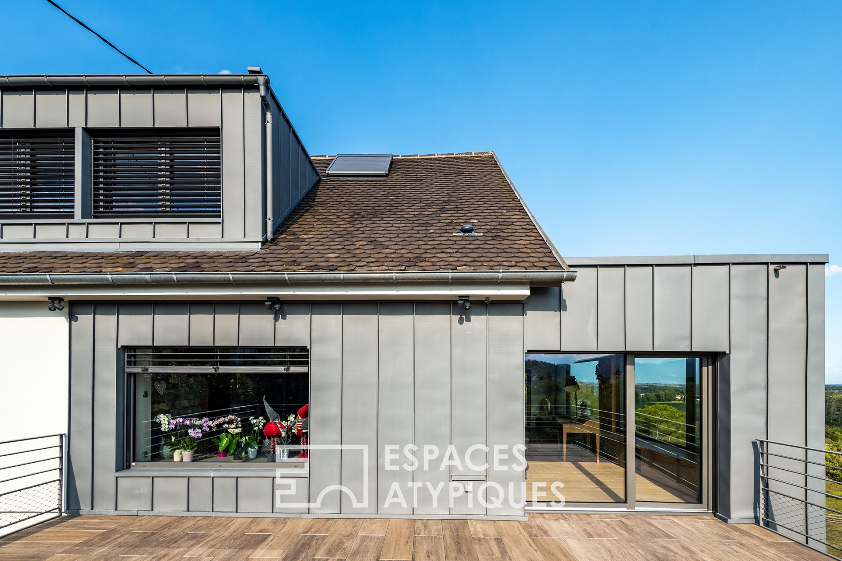 Contemporary renovation with exceptional views