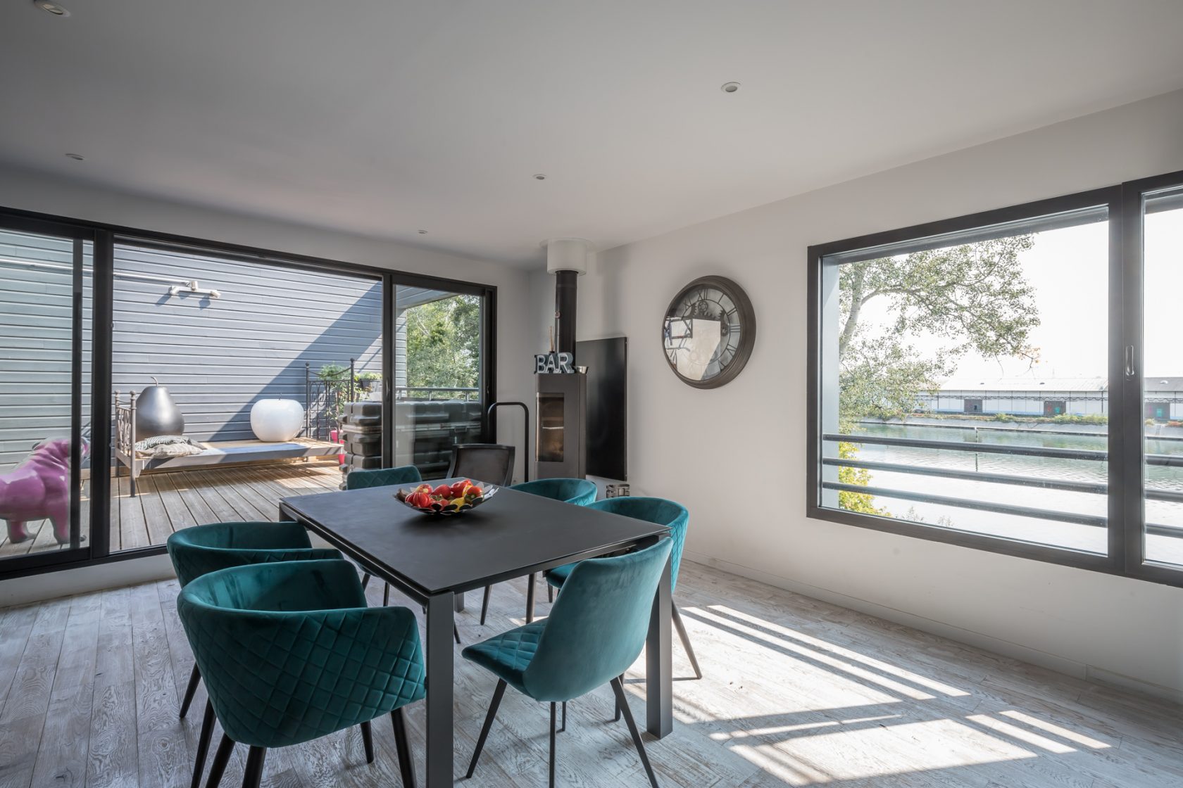 Maison contemporaine en bords de Seine avec piscine