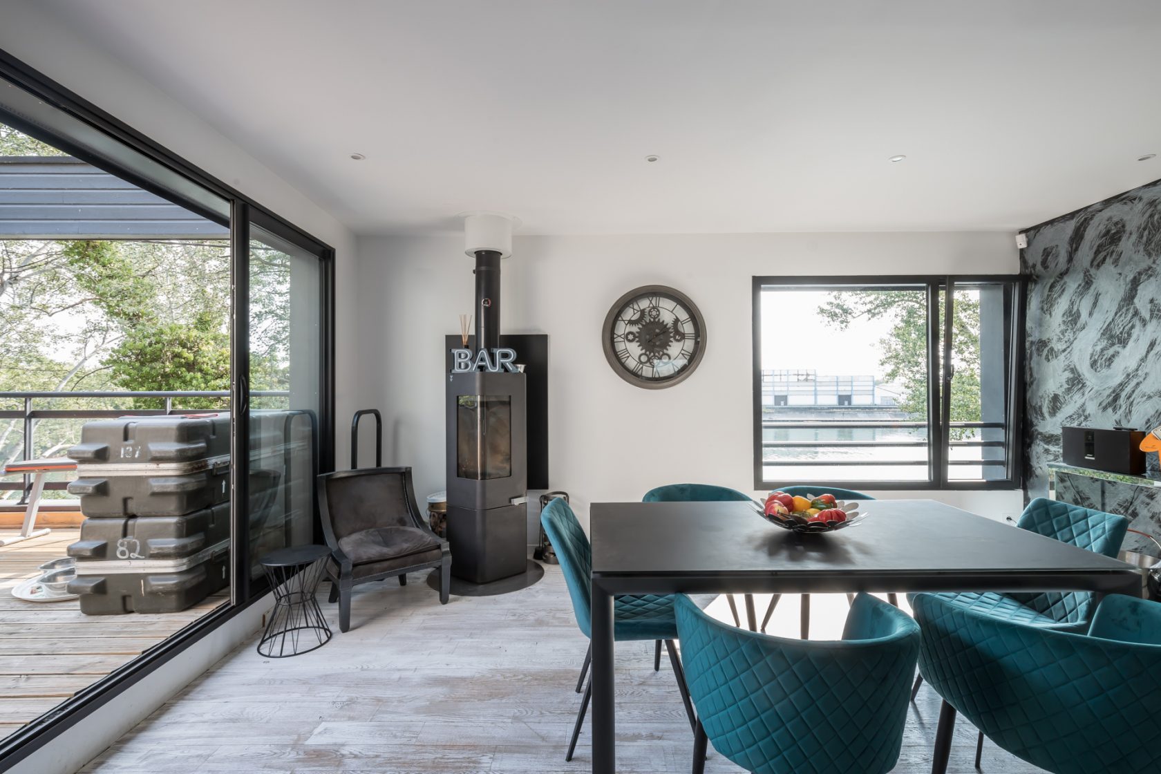 Maison contemporaine en bords de Seine avec piscine