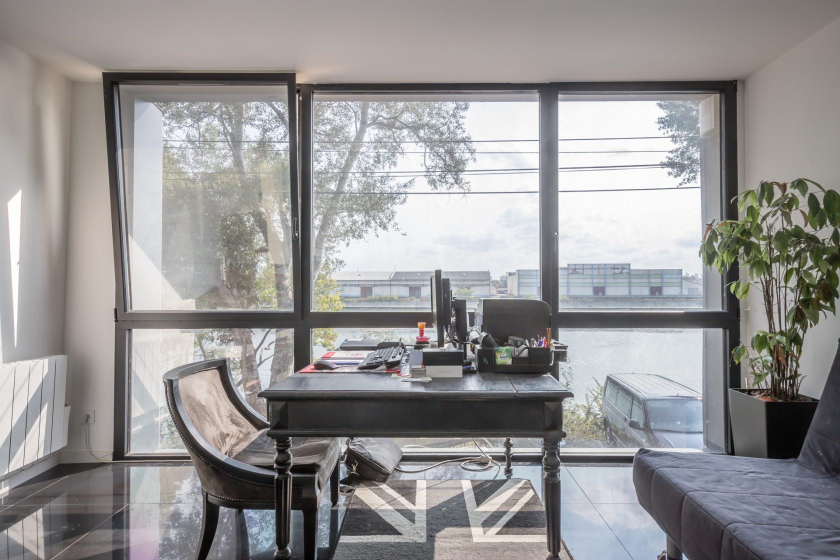 Maison contemporaine en bords de Seine avec piscine