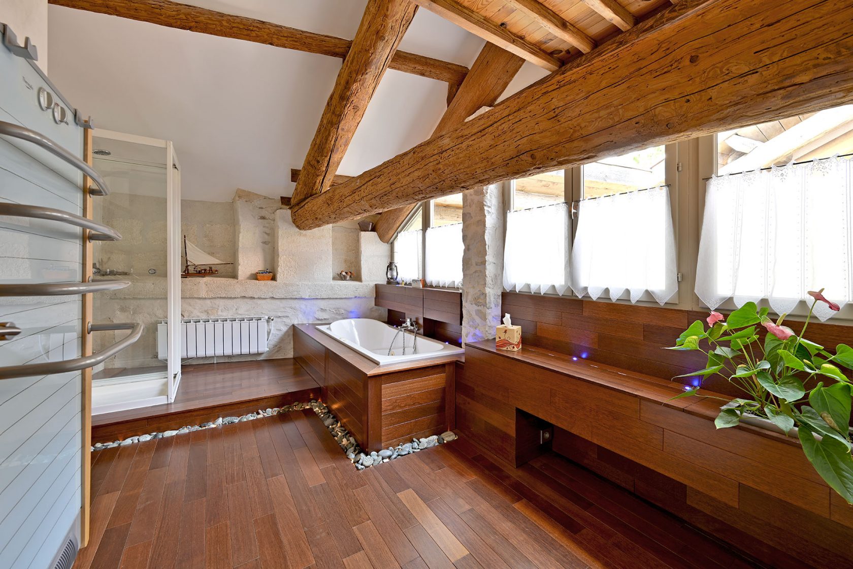 Charming house with pool in Vaunage
