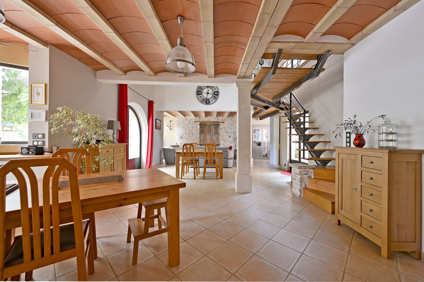 Charming house with pool in Vaunage