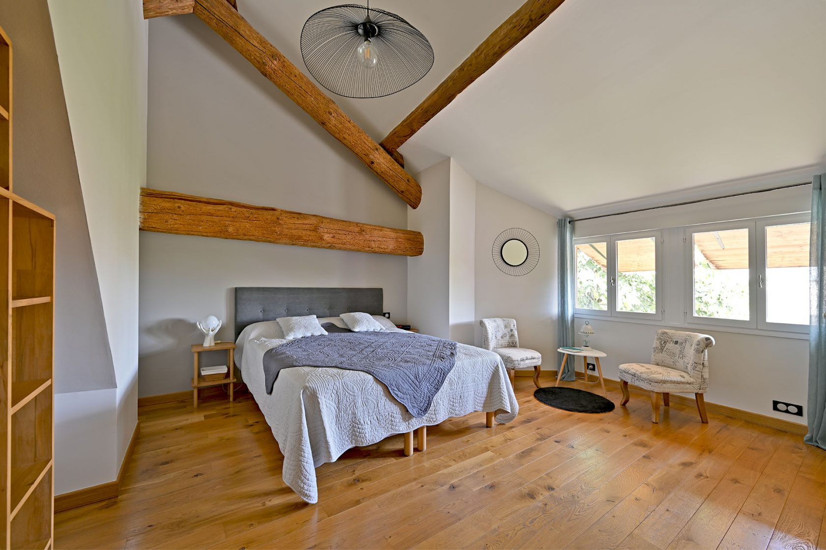Charming house with pool in Vaunage