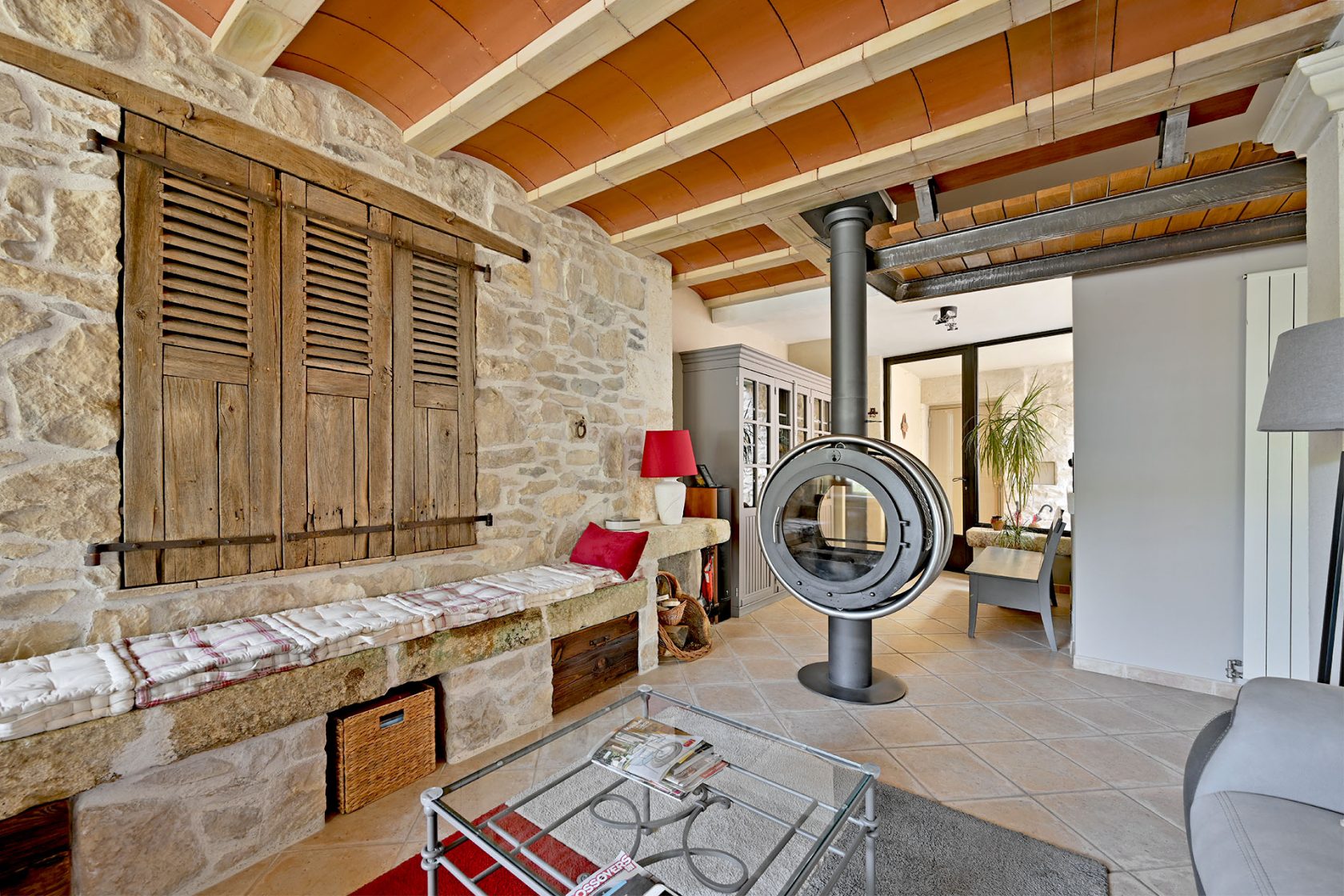 Charming house with pool in Vaunage