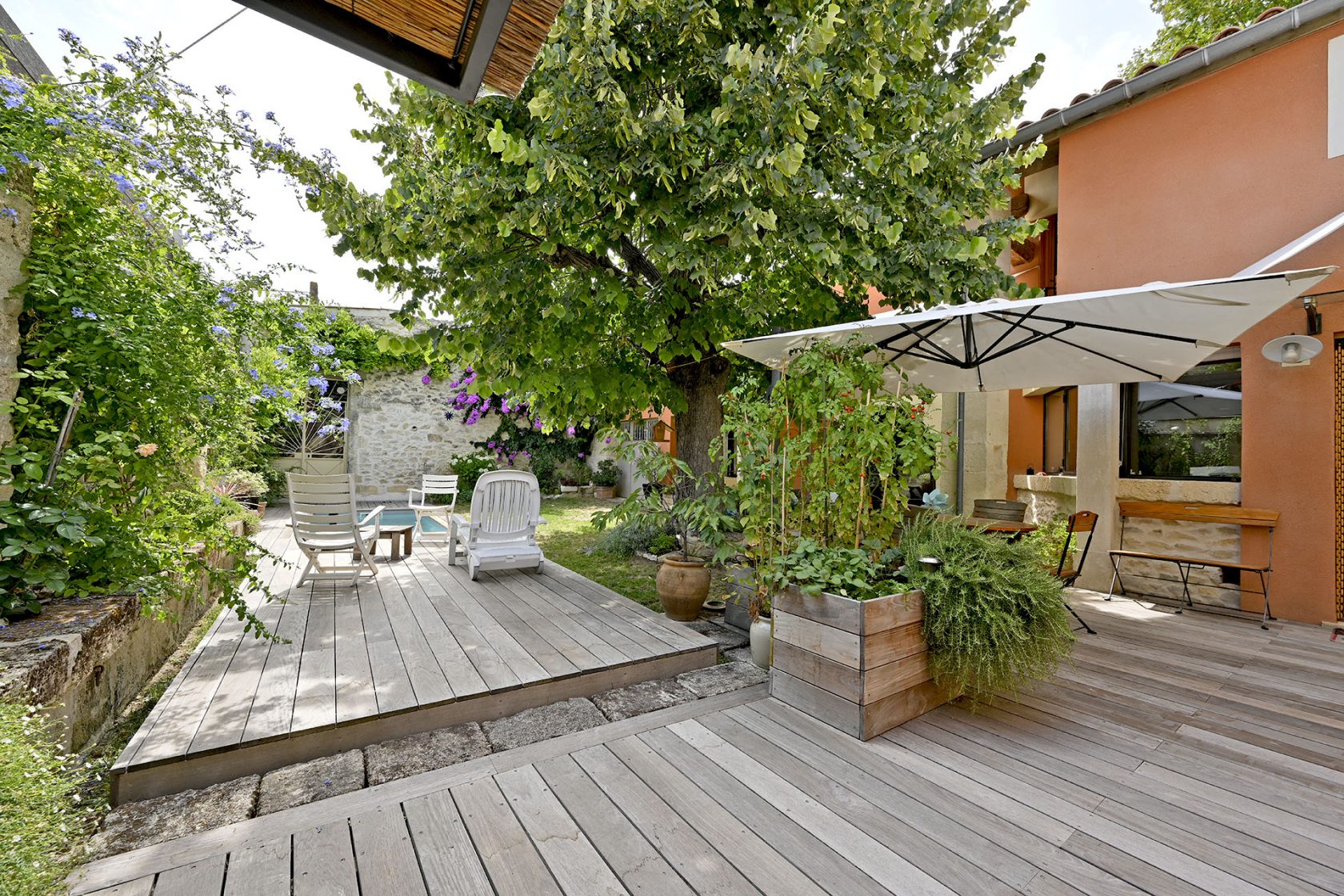 Charming house with pool in Vaunage