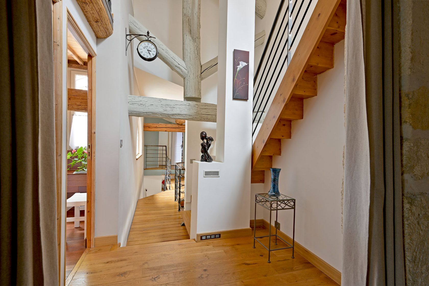 Charming house with pool in Vaunage