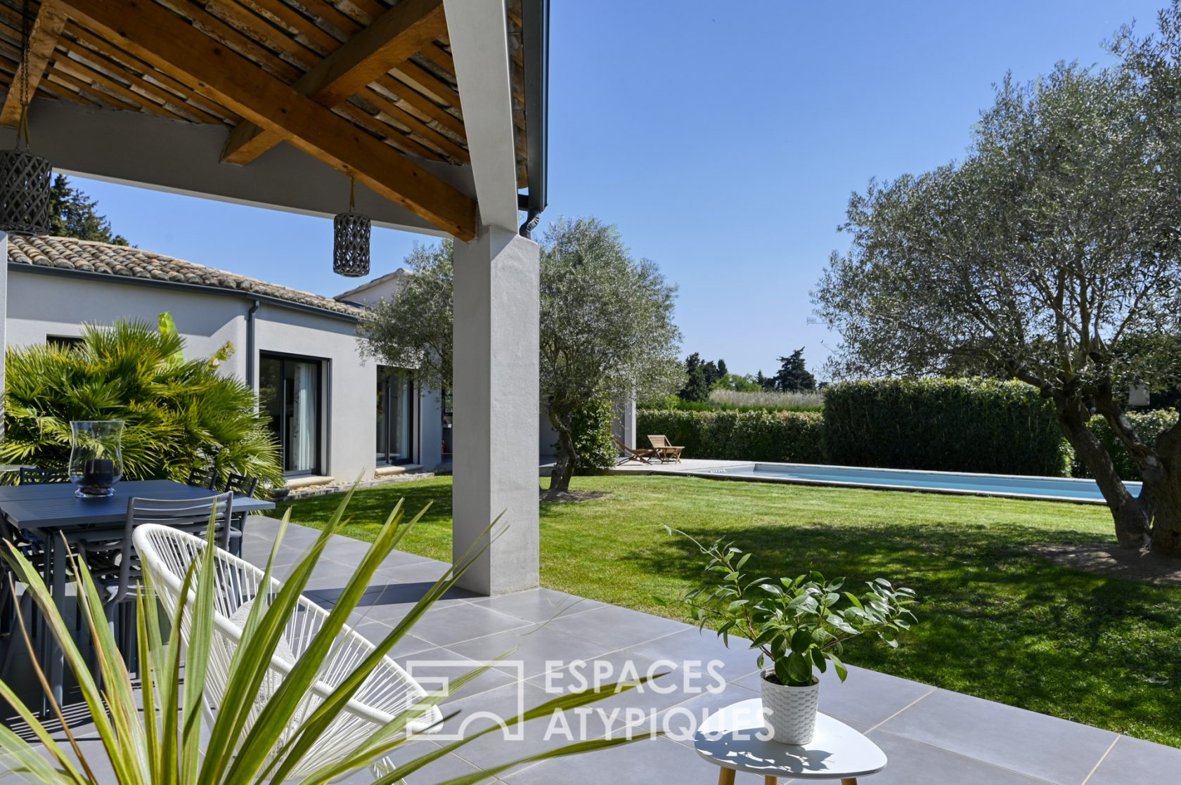 Contemporary BBC house with swimming pool
