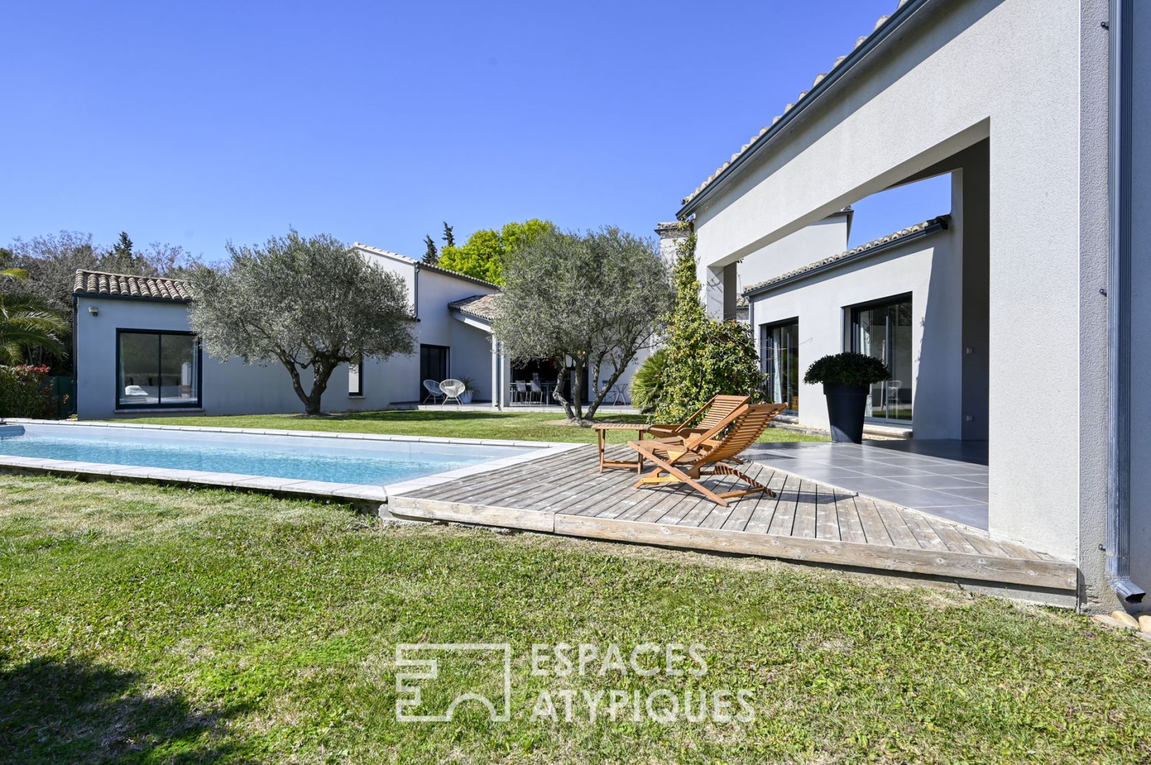Contemporary BBC house with swimming pool