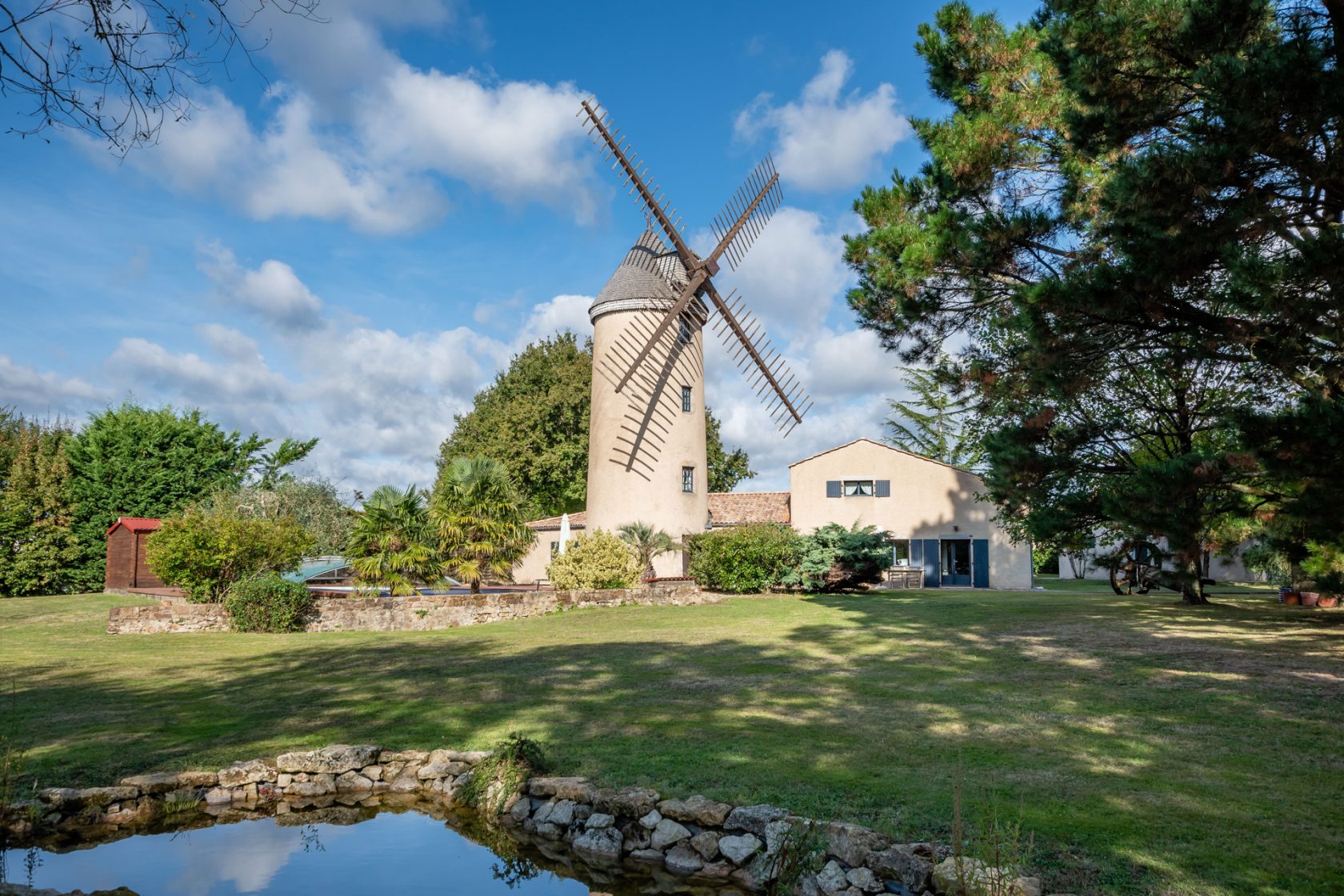 Superb mill at the gateway to the Vendée coast