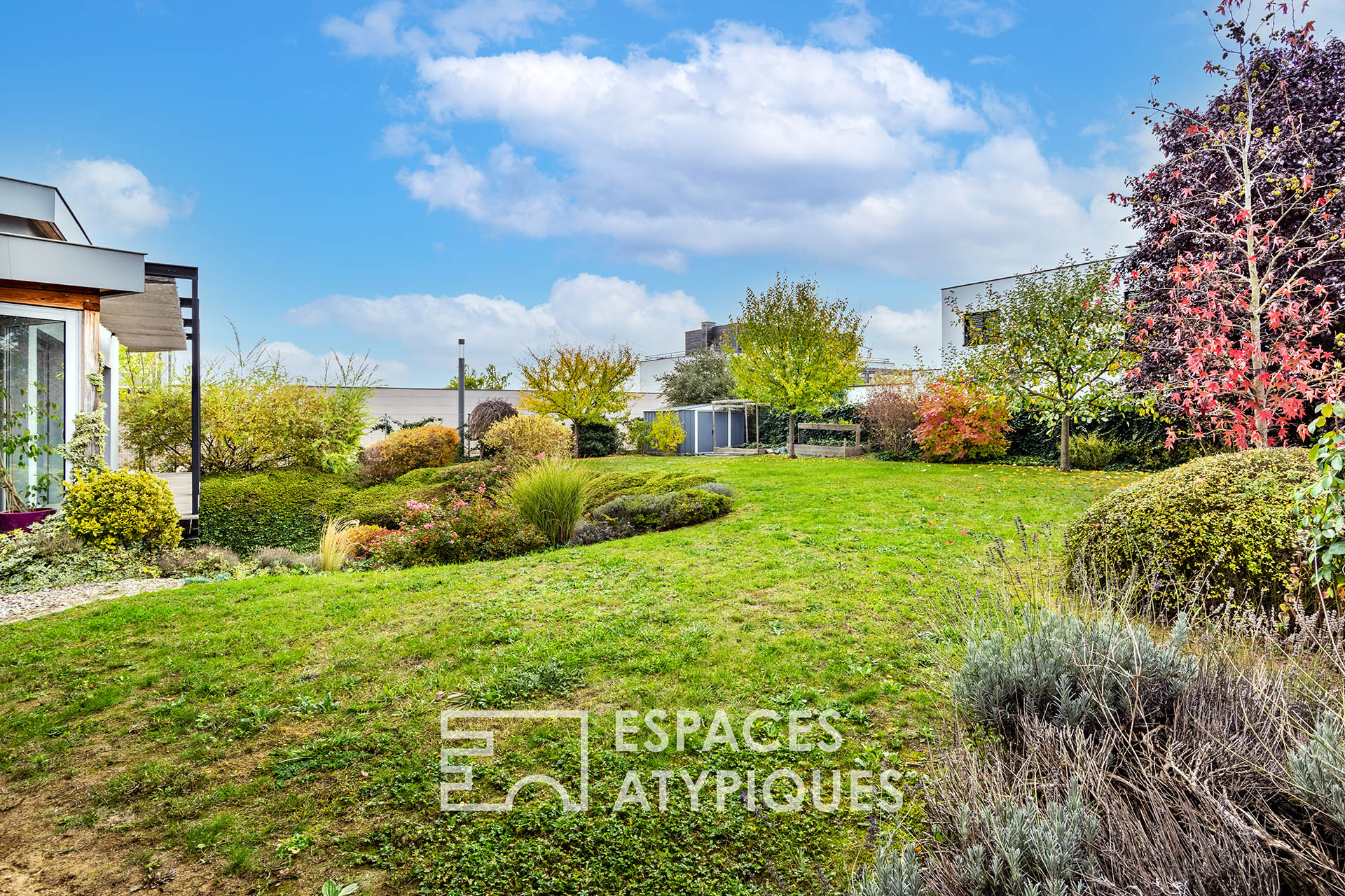 Villa contemporaine BBC et son jardin paysagé