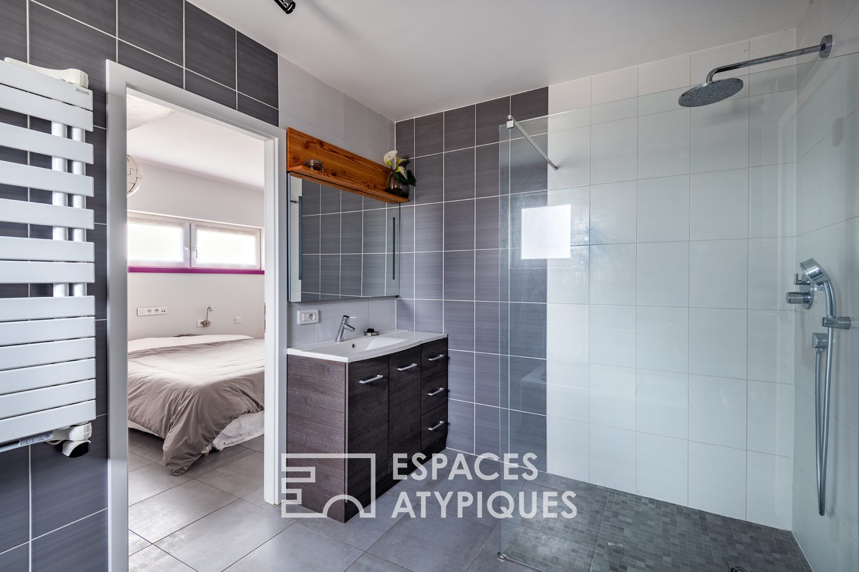 Villa contemporaine BBC et son jardin paysagé