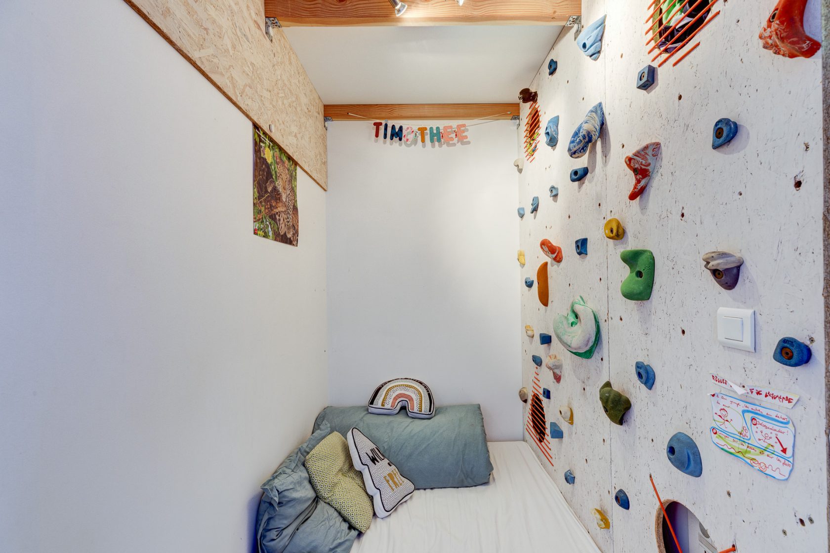 Appartement contemporain dans un ancien atelier avec jardin terrasse