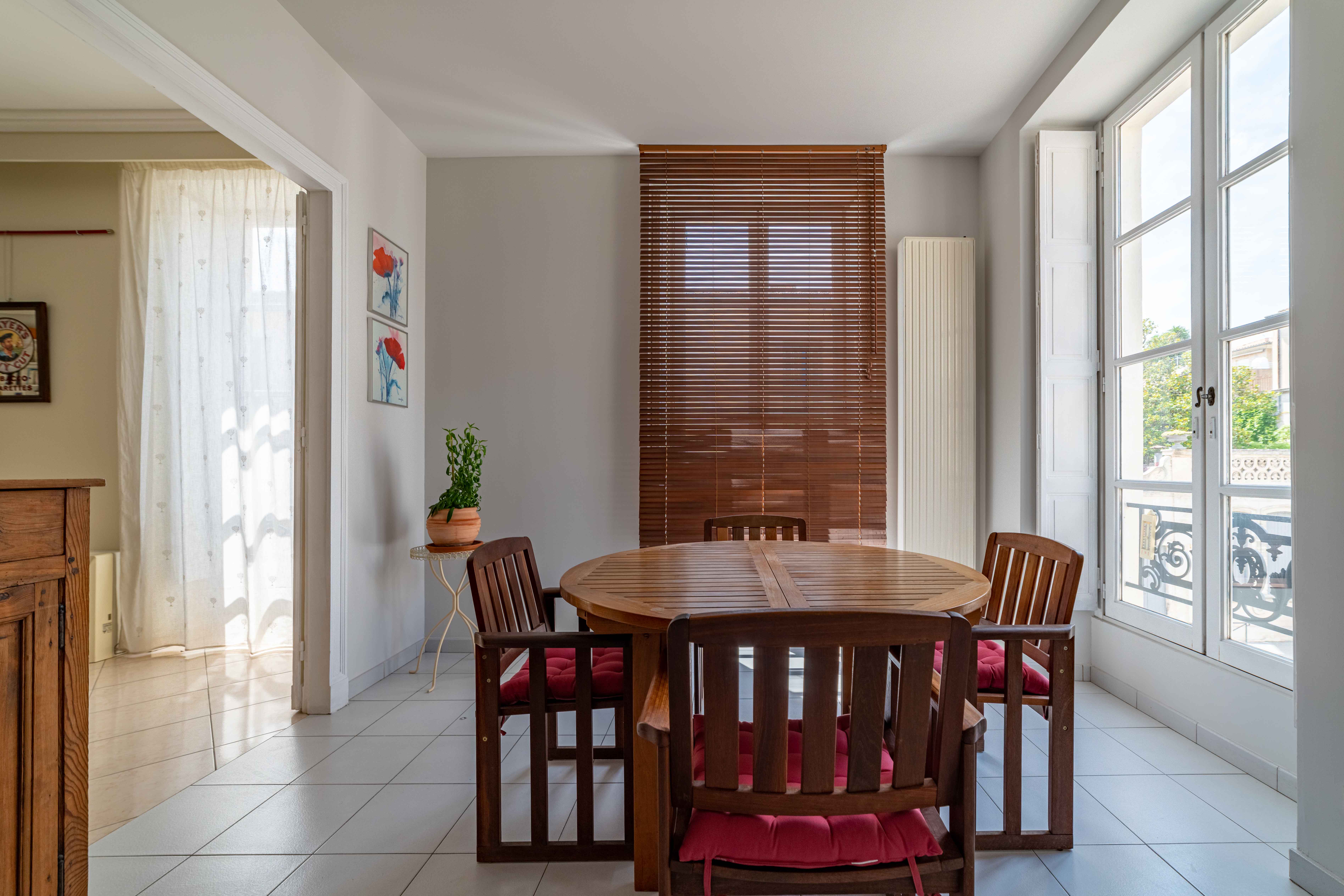 Bright townhouse Nîmes with large garage