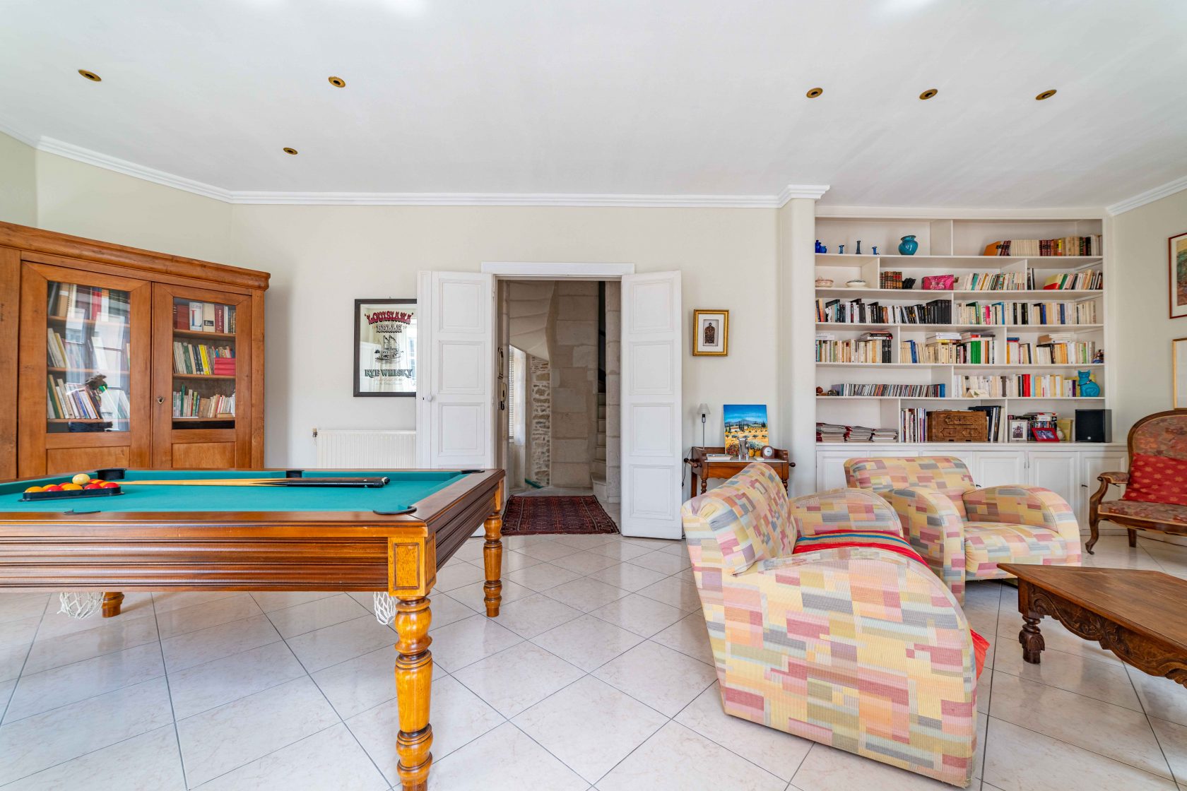 Bright townhouse Nîmes with large garage