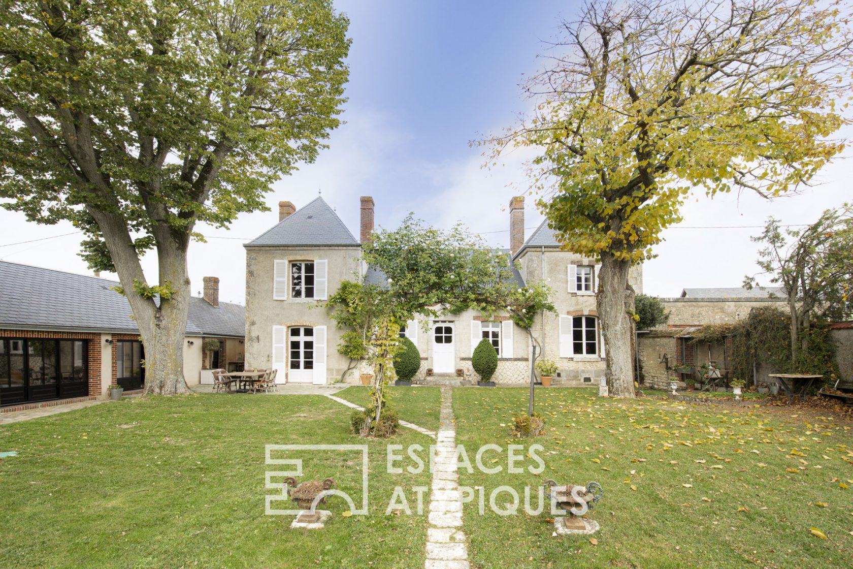 Ancien presbytère entièrement rénové