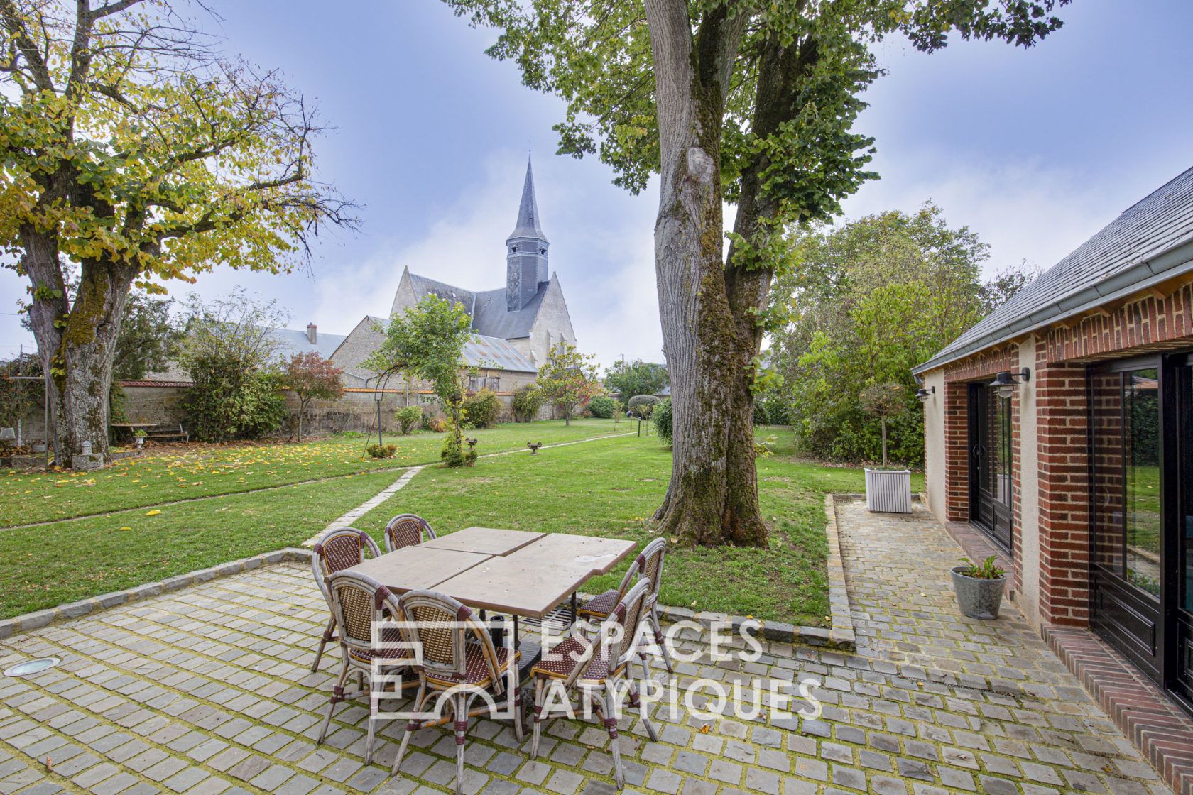 Ancien presbytère entièrement rénové