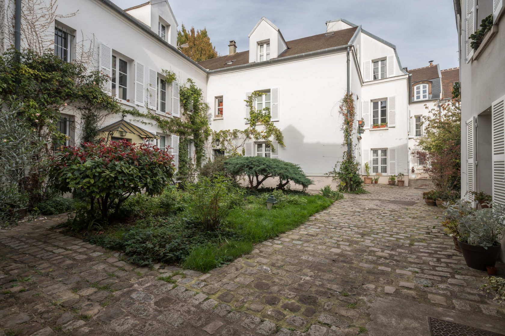 Townhouse in the heart of the Charonne Village