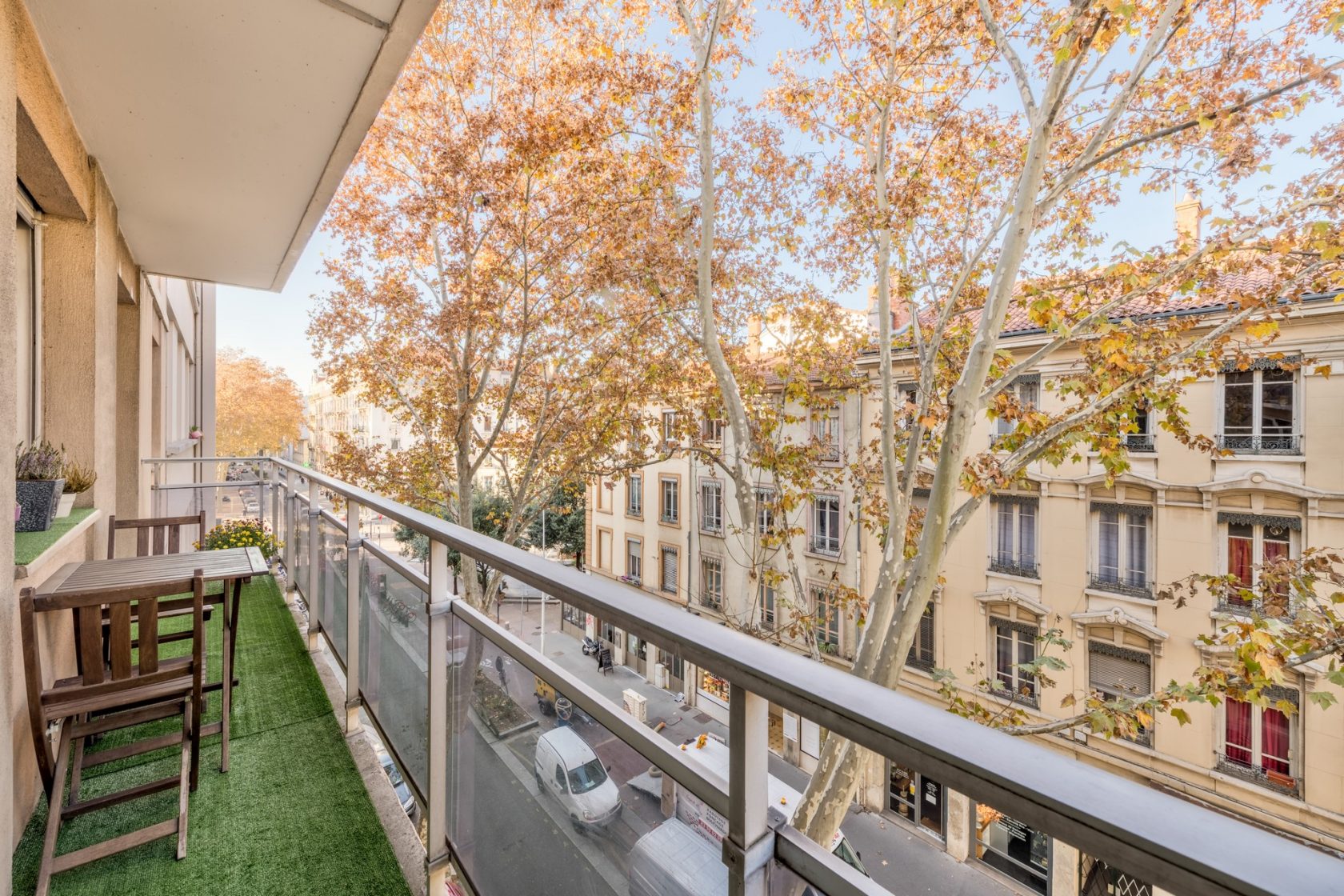 Appartement avec balcon proche place Guichard