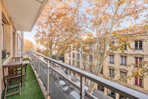 Appartement avec balcon proche place Guichard