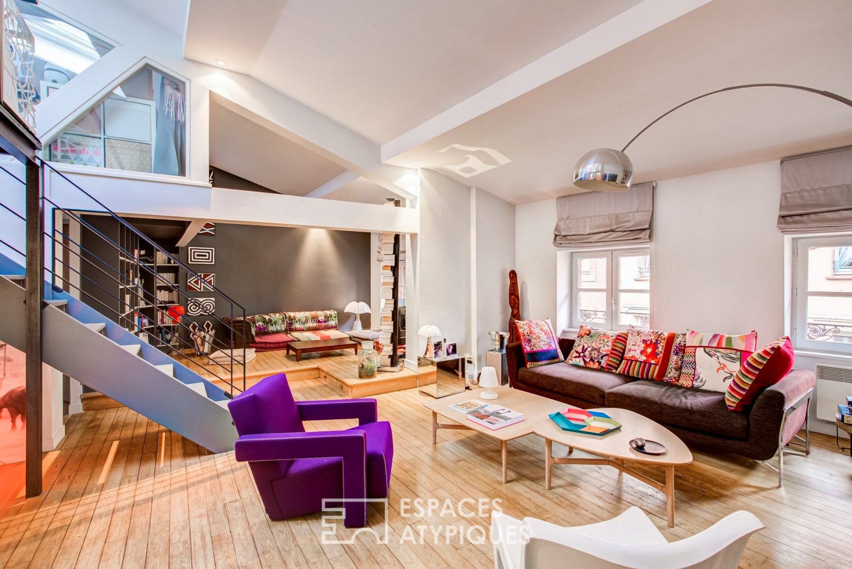 Loft en dernier étage à la rénovation contemporaine