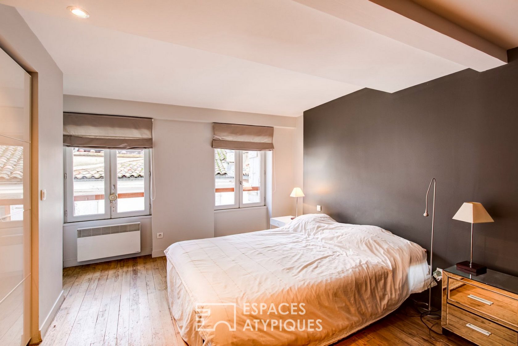 Loft en dernier étage à la rénovation contemporaine