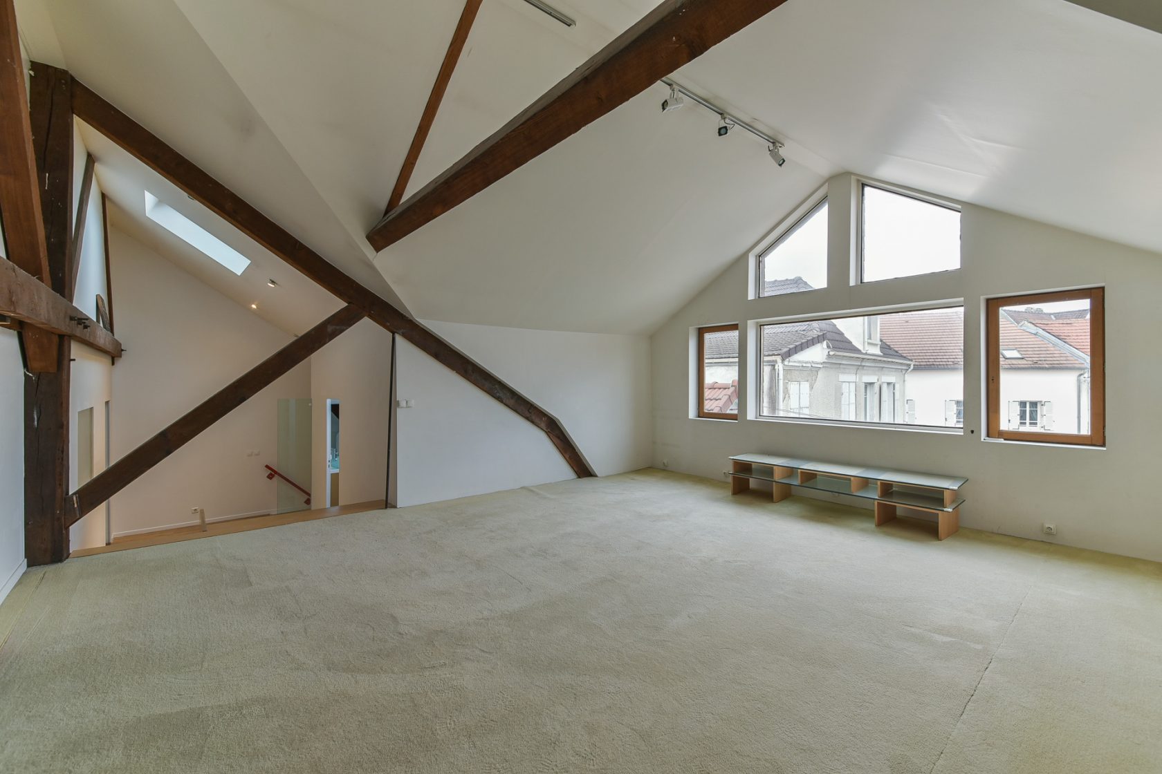 THE GARAGE – Maison façon Loft contemporain et son jardin