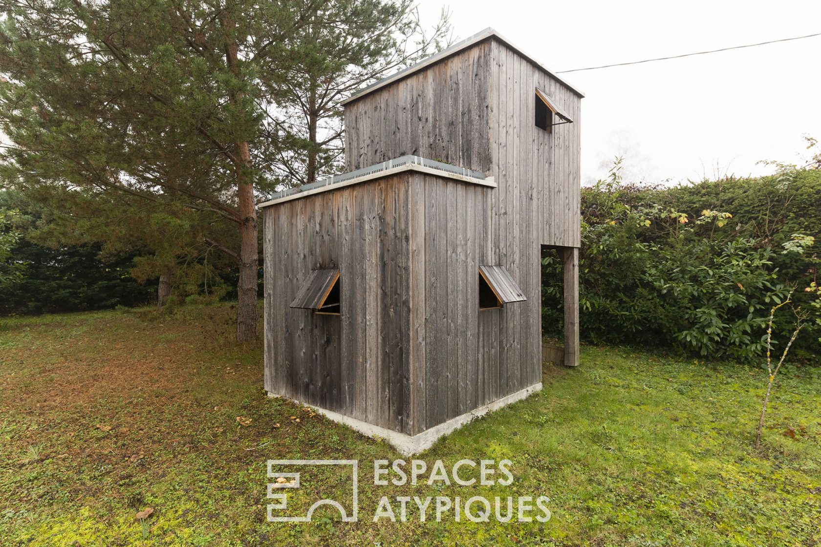 Bioclimatic timber-frame architect’s house