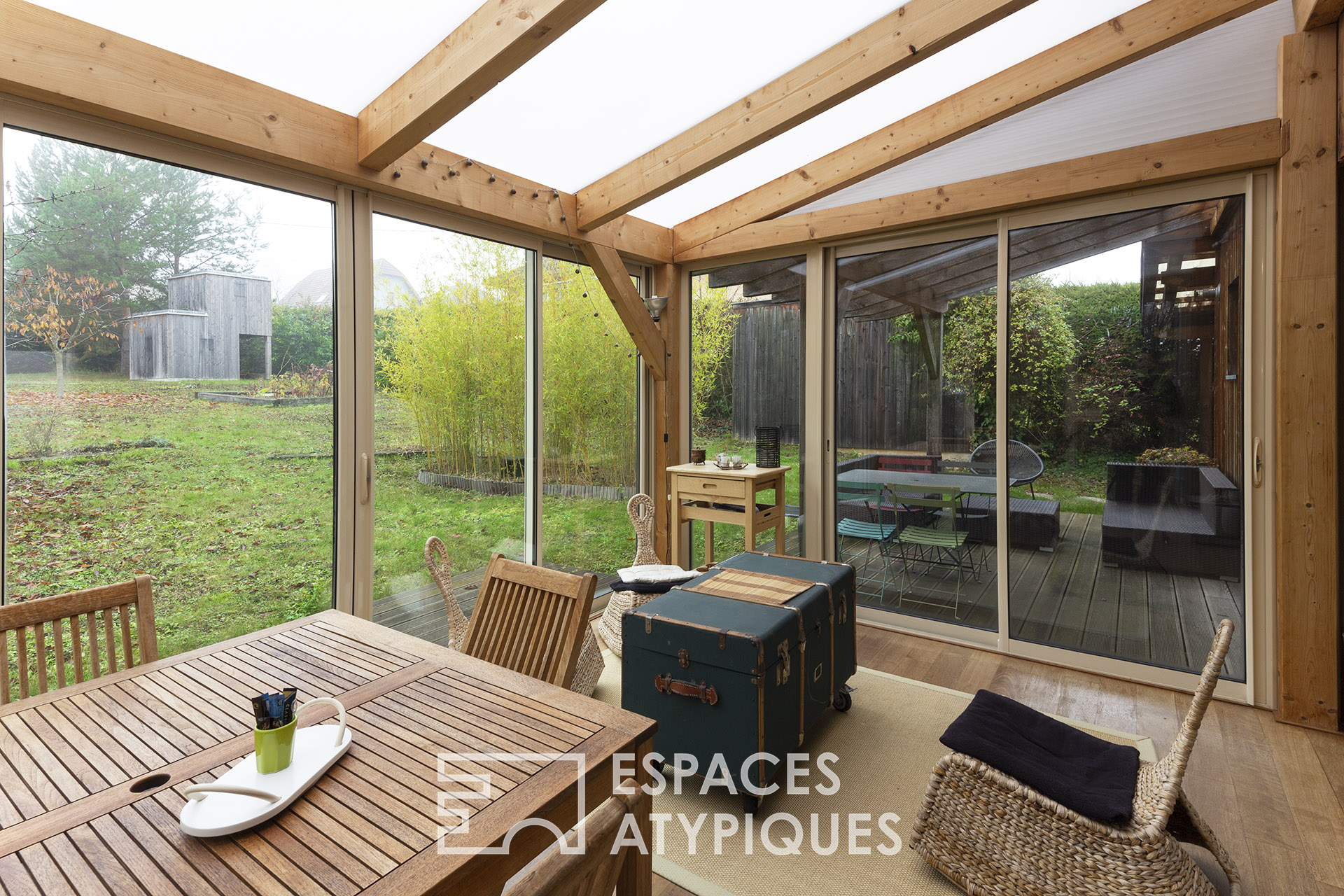 Bioclimatic timber-frame architect’s house