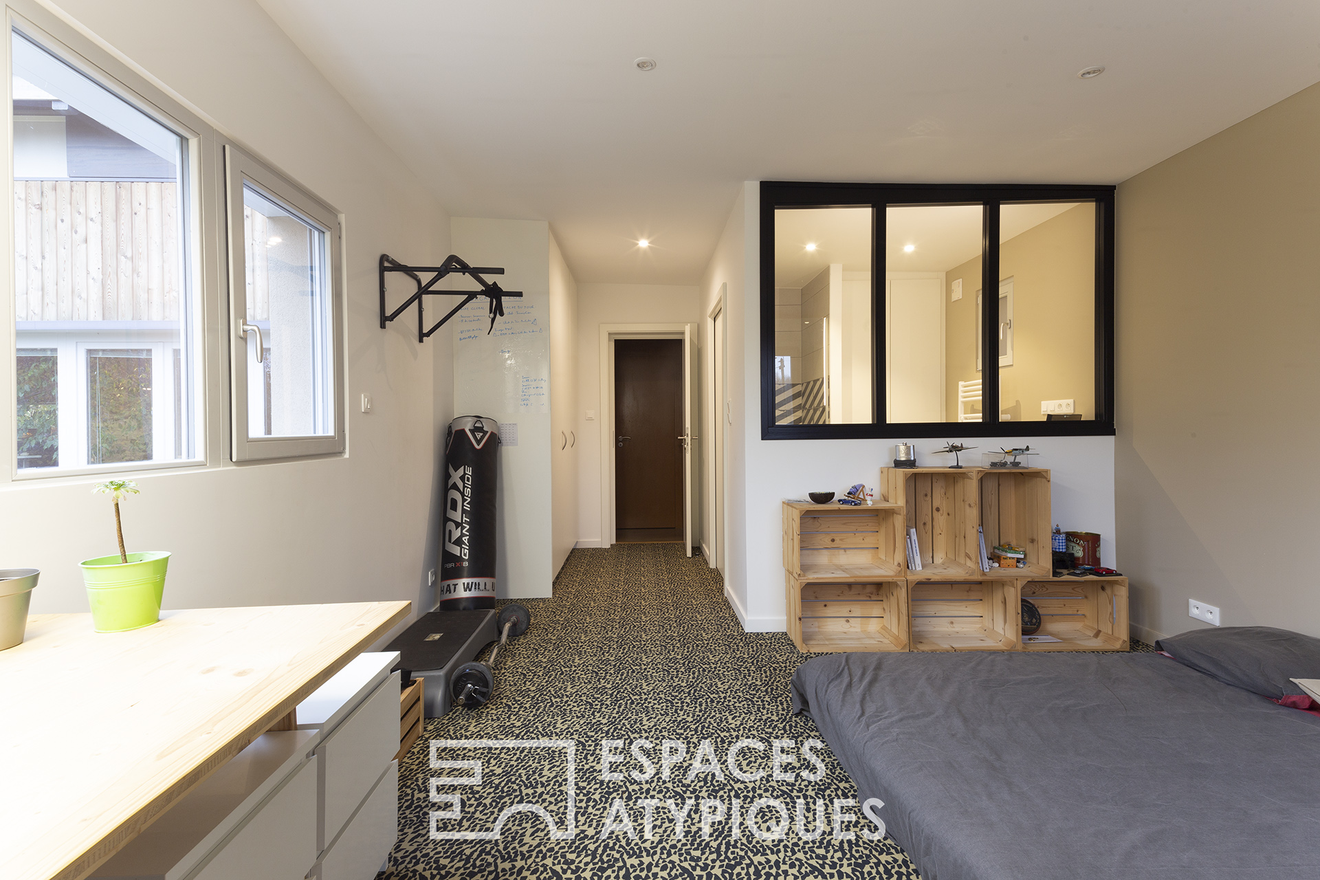 Bioclimatic timber-frame architect’s house