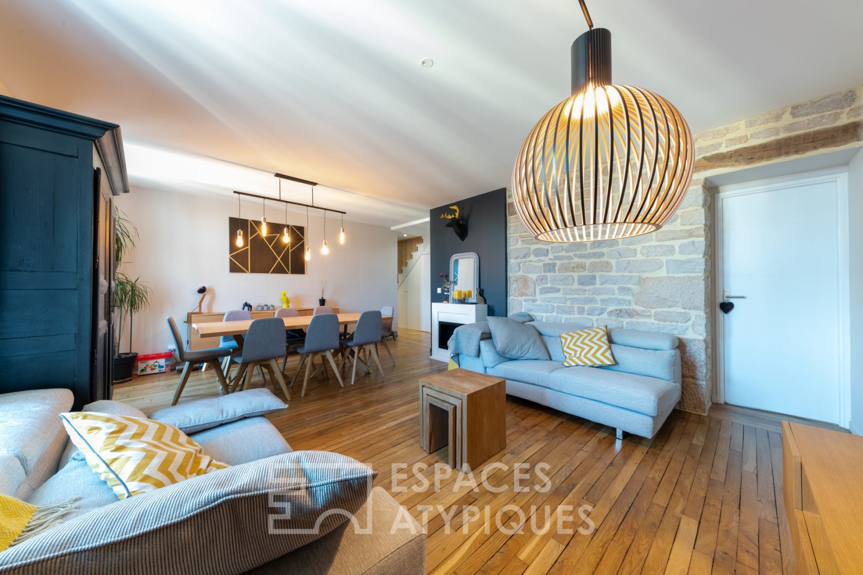 Renovated duplex with balcony and elevator
