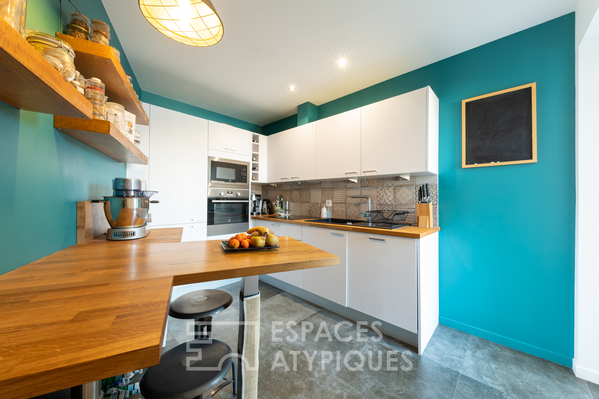 Renovated duplex with balcony and elevator