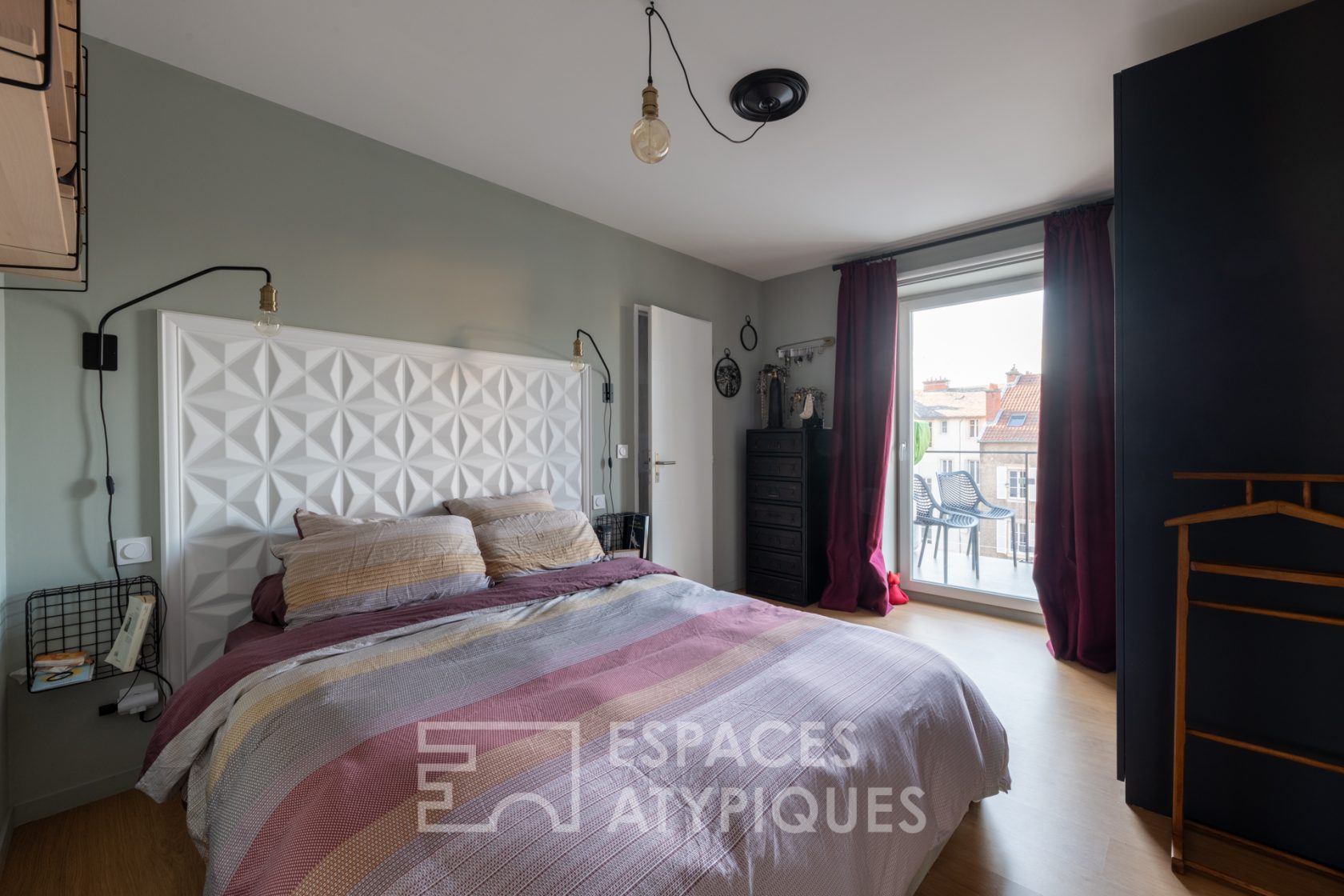 Renovated duplex with balcony and elevator
