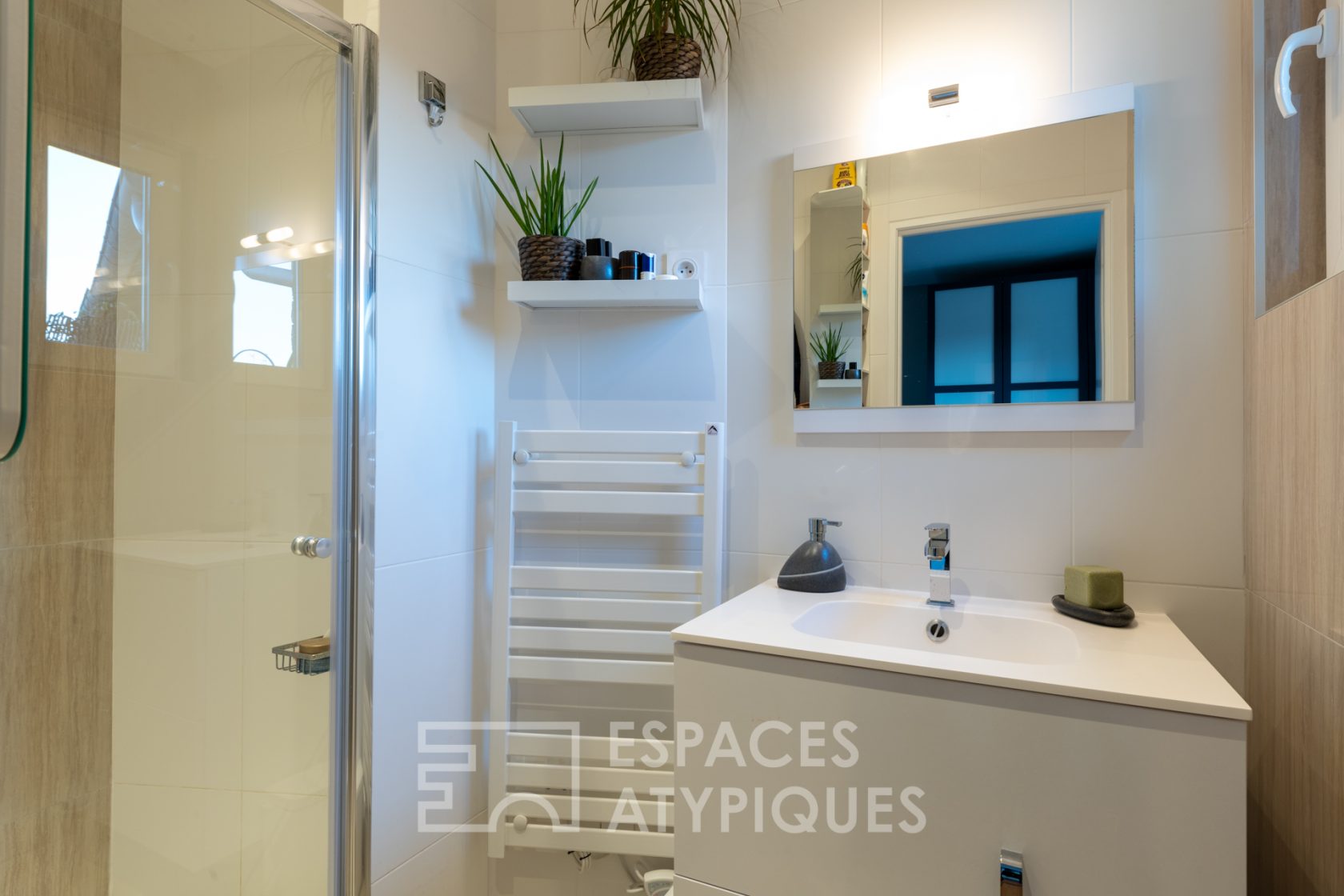 Renovated duplex with balcony and elevator