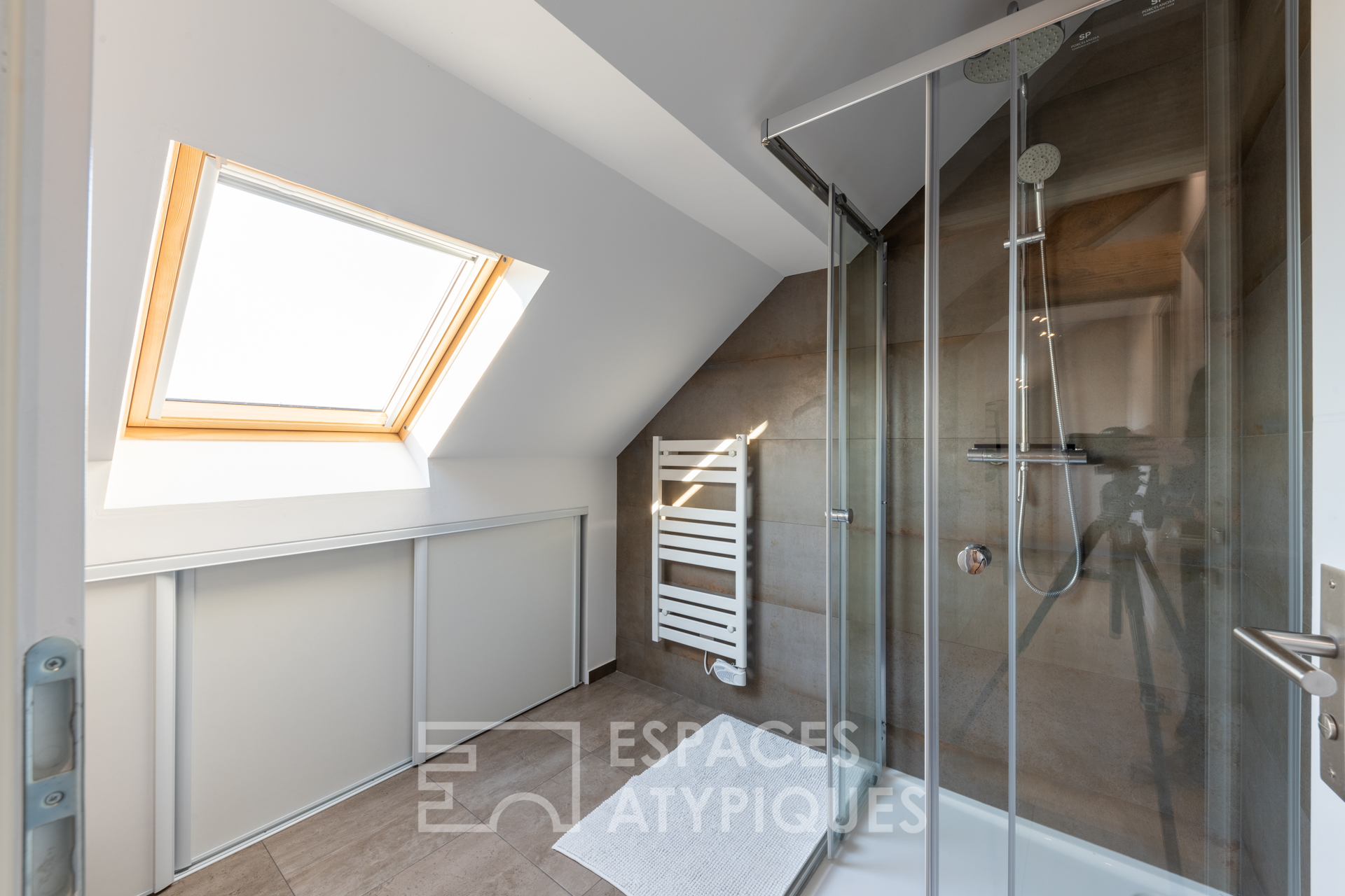Renovated duplex with balcony and elevator