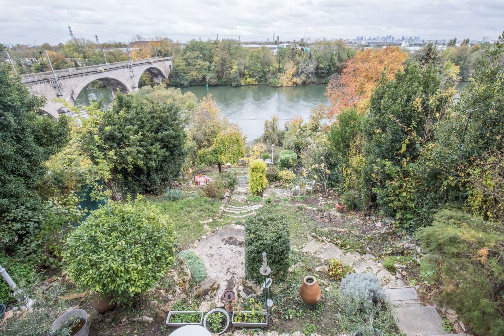 House with panoramic views of the Seine and Paris