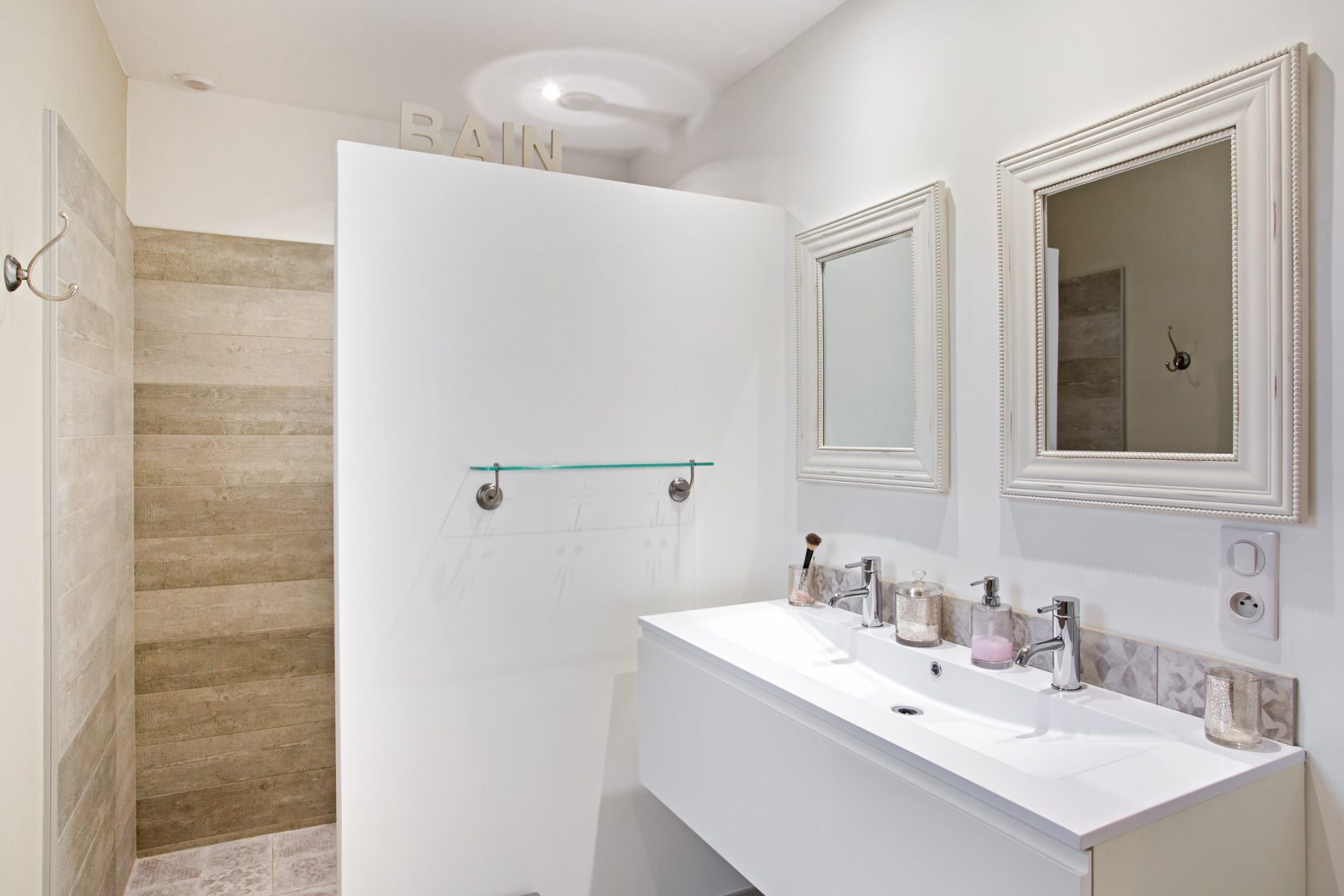 Contemporaine de bord de mer