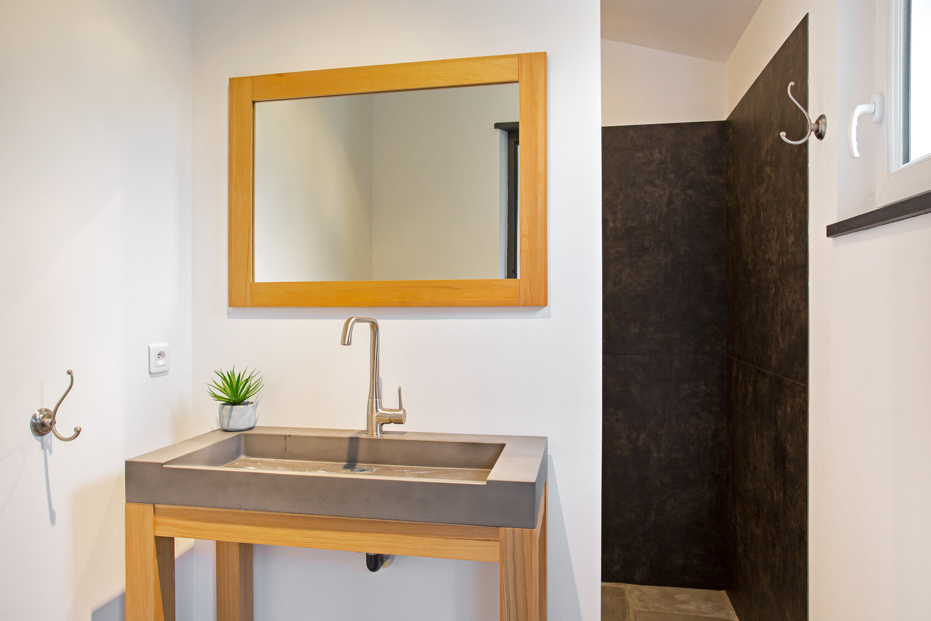 Contemporaine de bord de mer