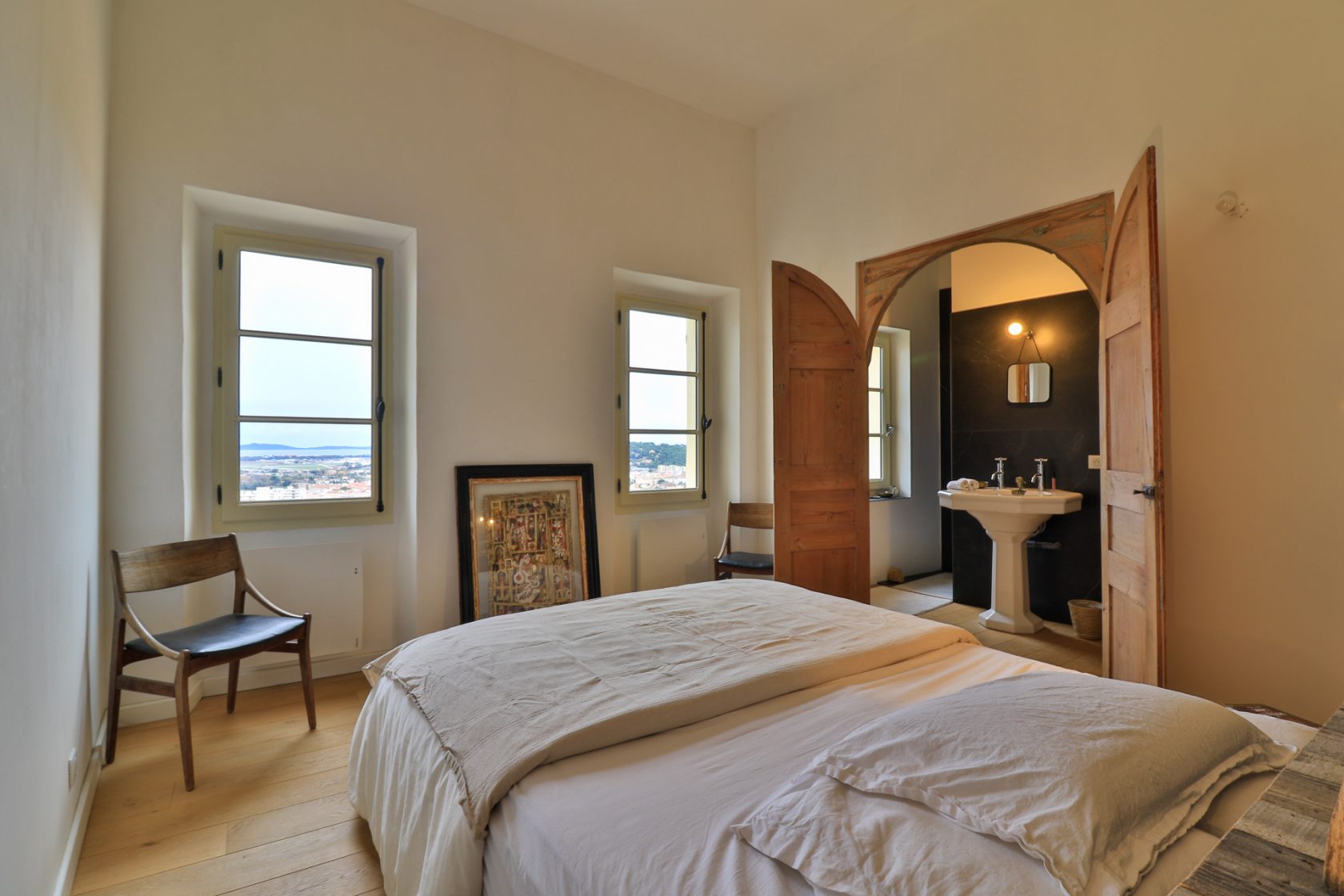 Historical residence revisited on the heights of Hyères