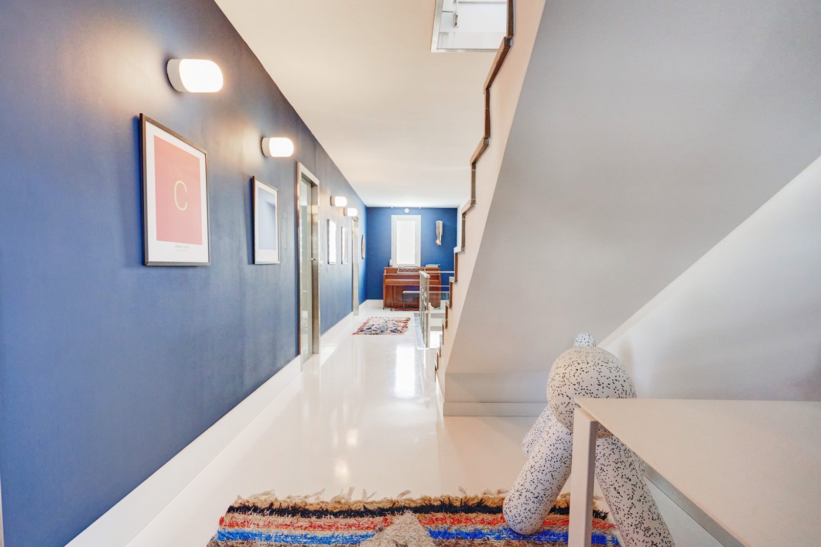 Maison d’architecte avec extérieur en ville