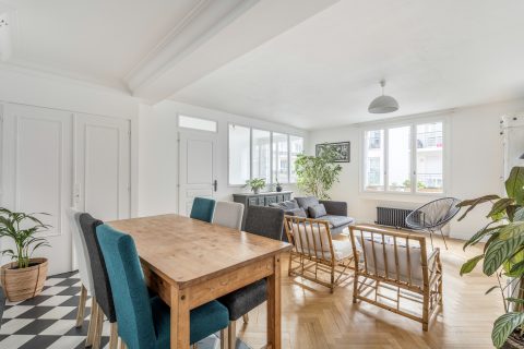 Ancien rénové avec balcon