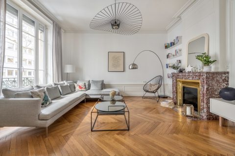 Bourgeois renovated close to the metro