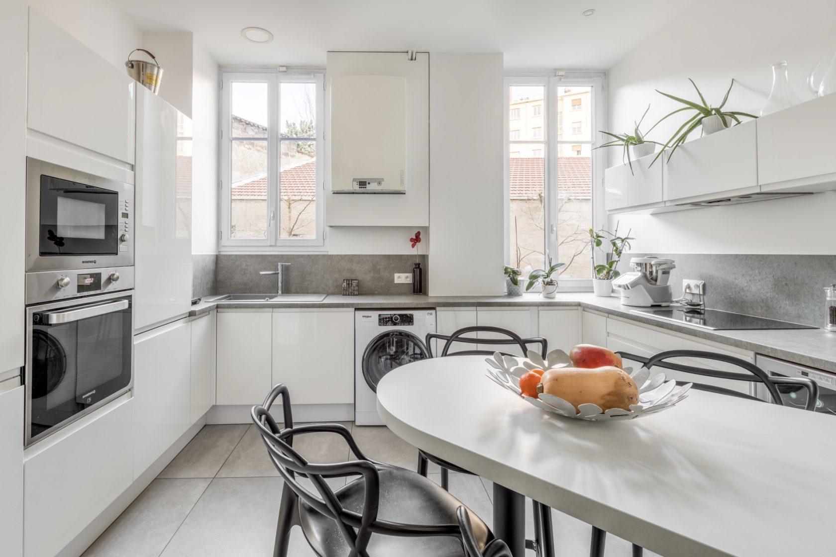 Bourgeois renovated close to the metro