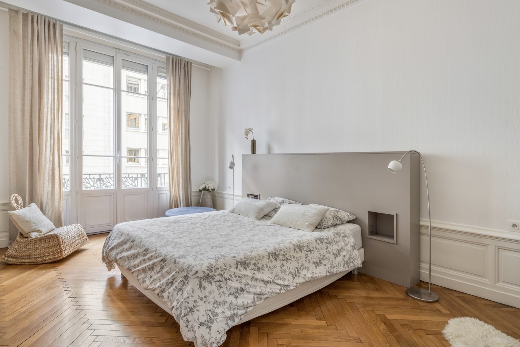 Bourgeois renovated close to the metro