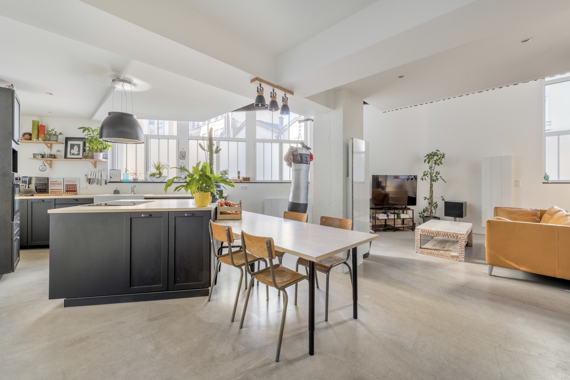 Loft dans un ancien entrepôt secteur Jean Macé