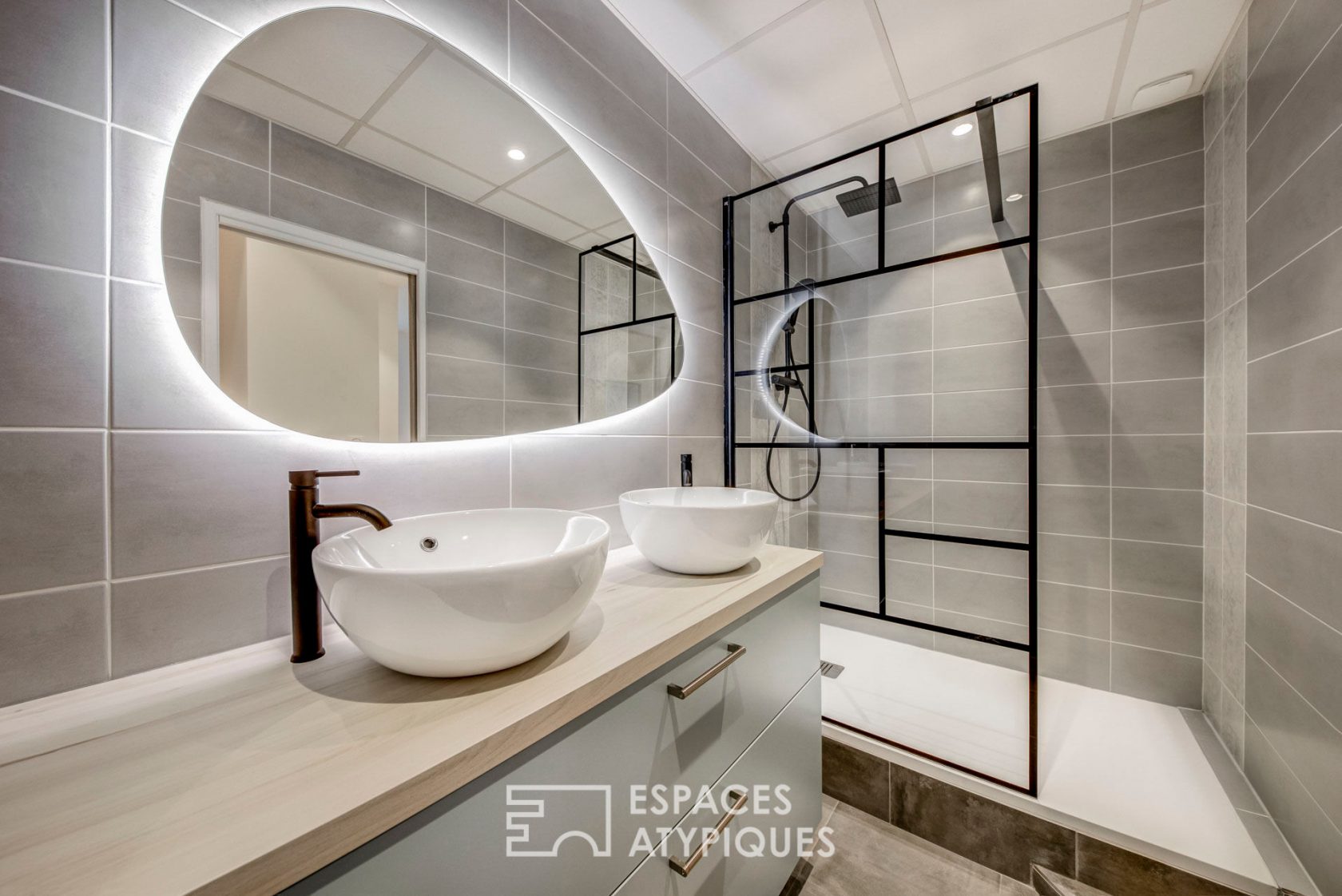 Appartement à la rénovation contemporaine